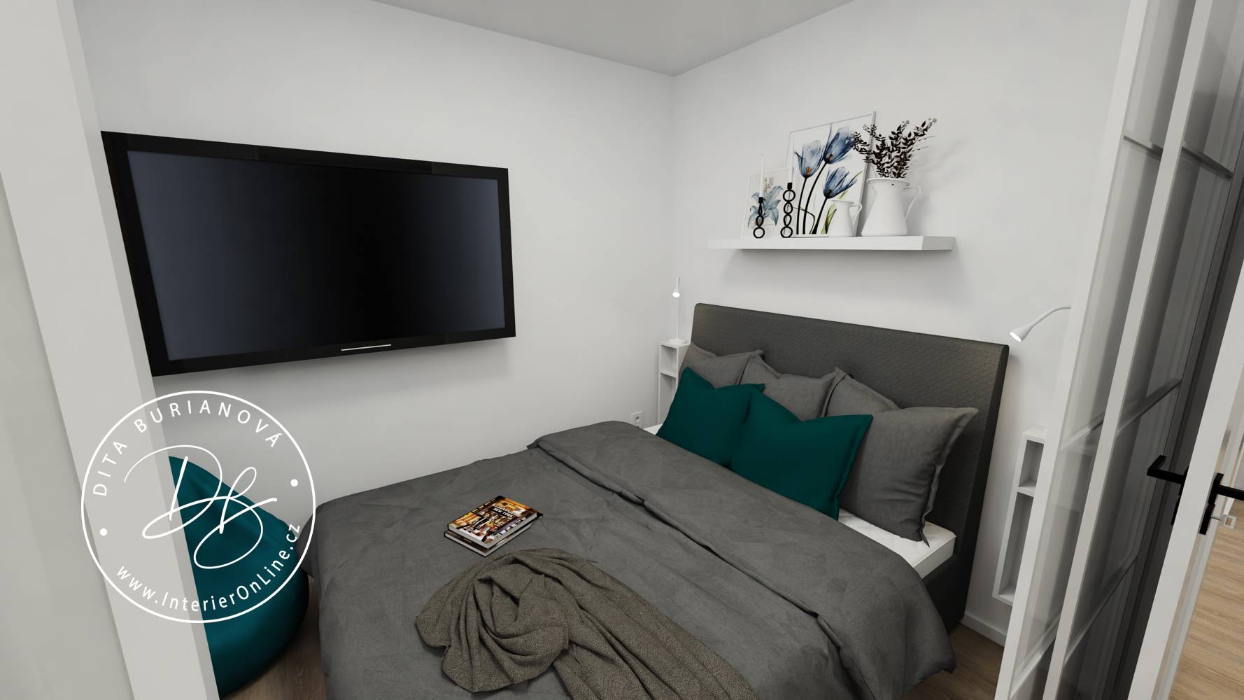 Útulná ložnice s manželskou postelí IKEA boxspring, televizí na zdi a dekoračními polštáři